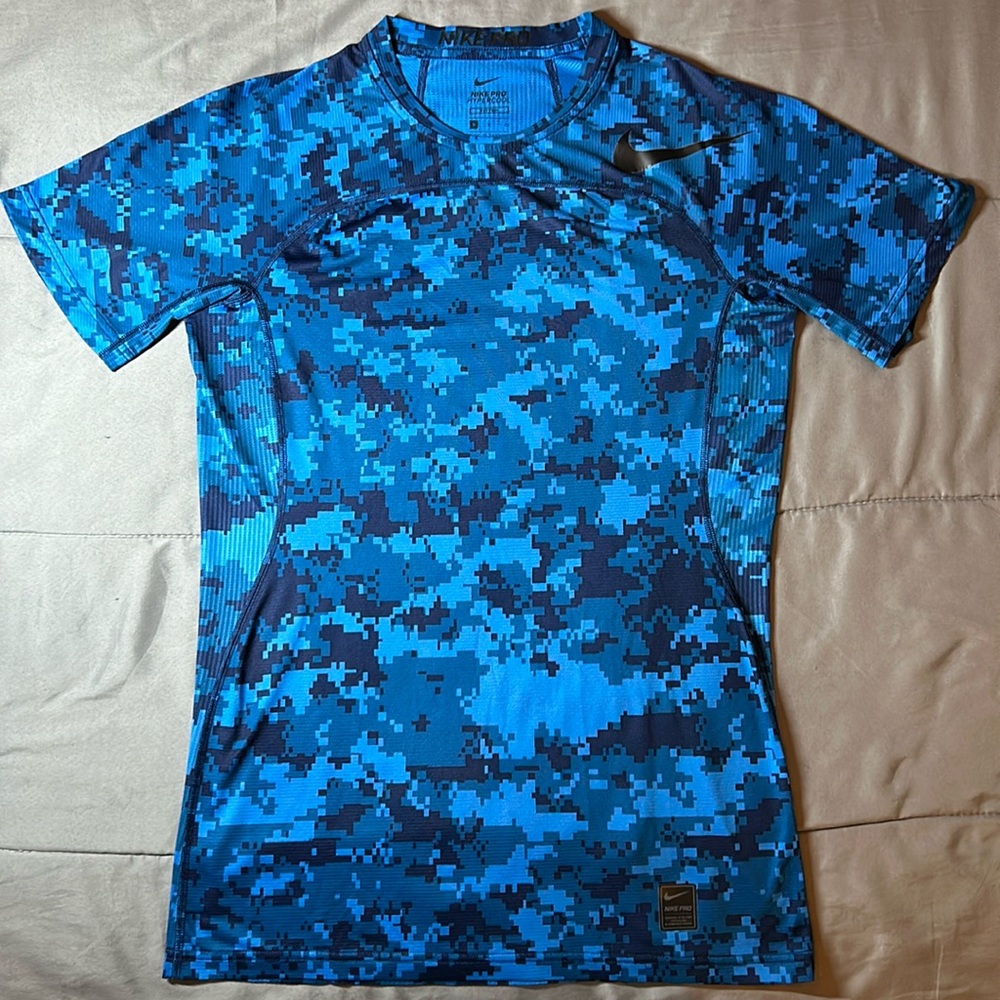Nike Pro Hypercool men’s gym T-Shirt. Size Small Fitted.